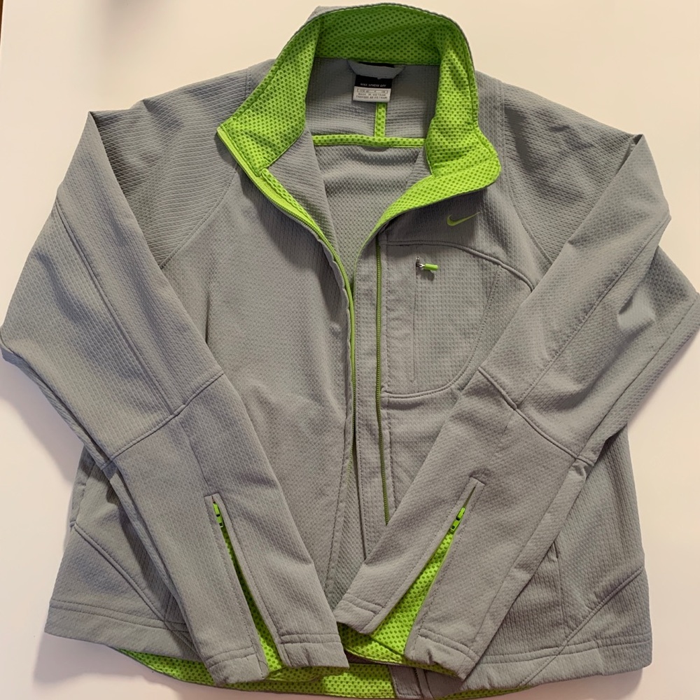 NWOT Nike Sphere Dry Women’s Size S